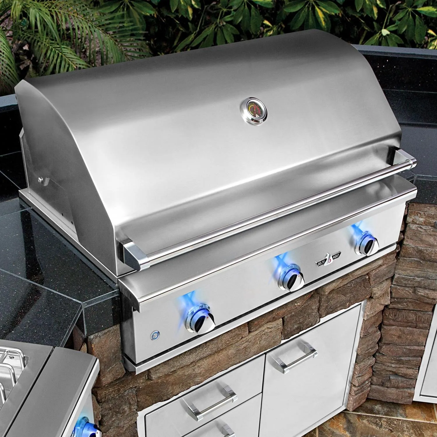 Delta Heat: 32" Delta Heat Gas Grill